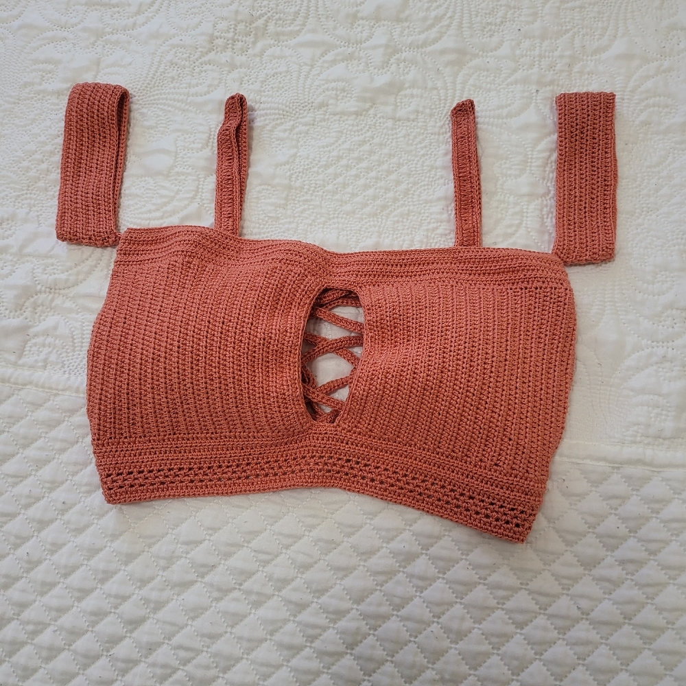 Crochet adjustable top.